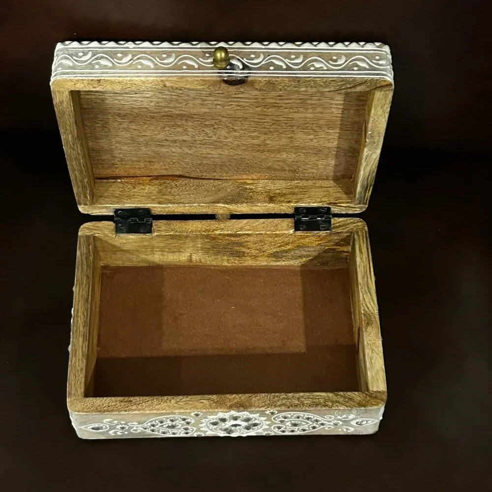 NWT Vintage Wooden Hand Carved Ornate Indian Keepsake Box